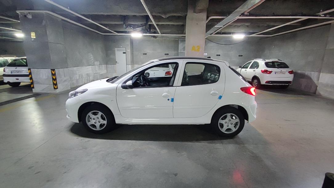 تصویر پژو 207 مدل 1404 ا دنده ای سقف شیشه ای - TU5P دنده ای سقف شیشه ای - TU5P