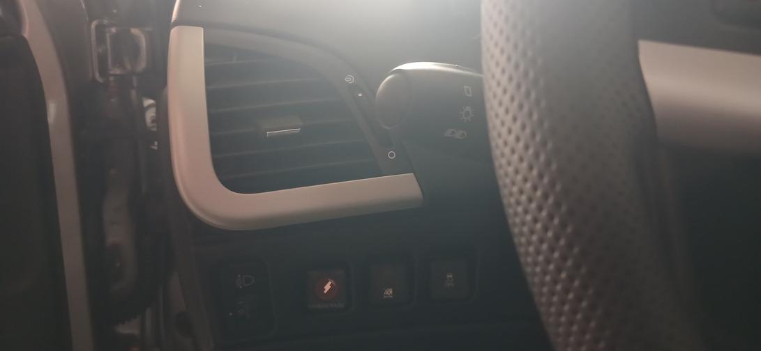 تصویر پژو 207 مدل 1404 ا اتوماتیک سقف شیشه ای - TU5P اتوماتیک سقف شیشه ای - TU5P