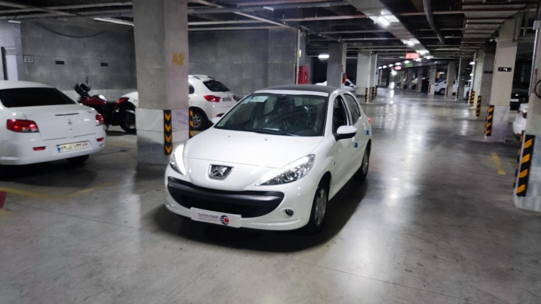 تصویر پژو 207 مدل 1404 ا دنده ای سقف شیشه ای - TU5P دنده ای سقف شیشه ای - TU5P