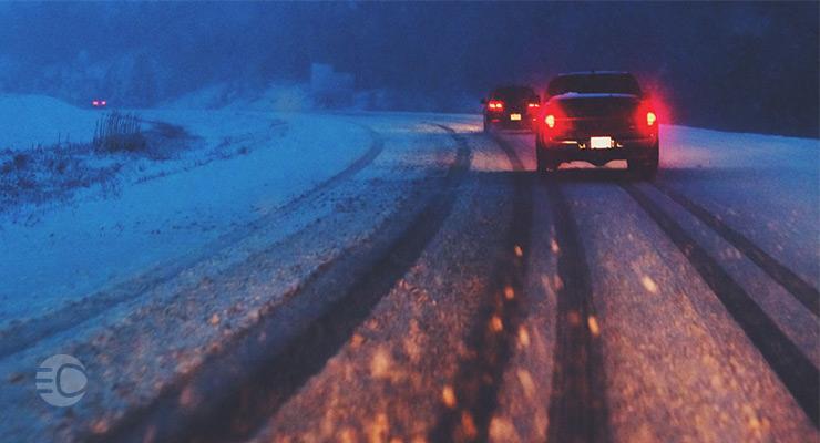 نکات مهم رانندگی در برف و یخ با خودروهای دنده ای و اتوماتیک