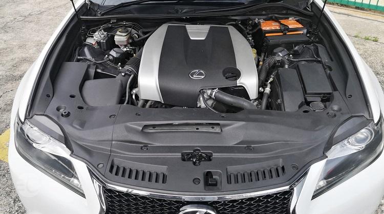 مقایسه بنز E200 با لکسوس GS از نظر فنی