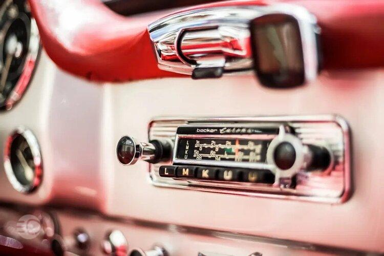 رادیو خودرو قدیمی