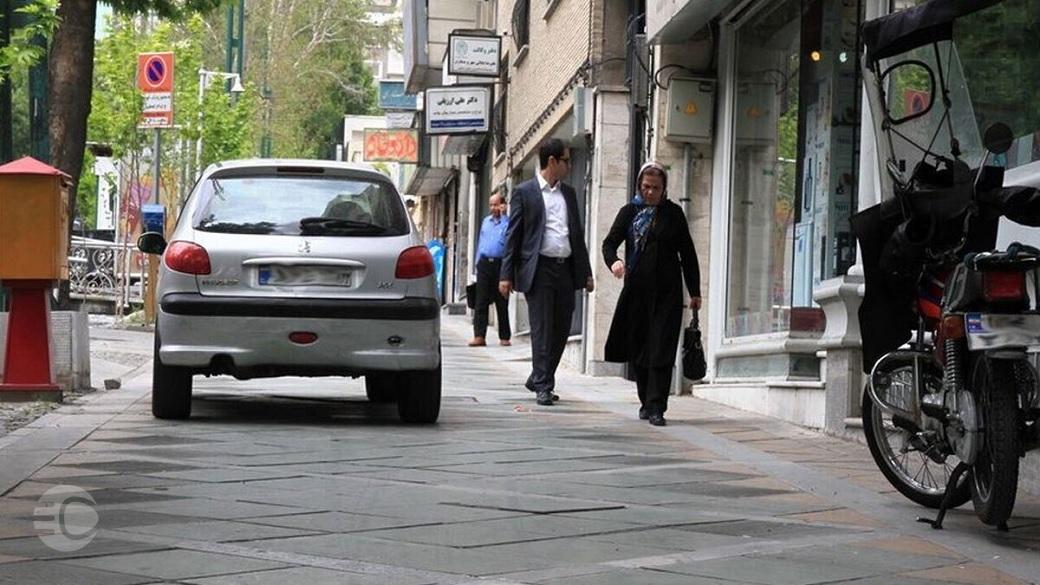 پارکینگ‌های پیاده‌رویی تعطیل شدند! روزی 3 هزار قبض جریمه برای توقف در پیاده‌روهای تهران