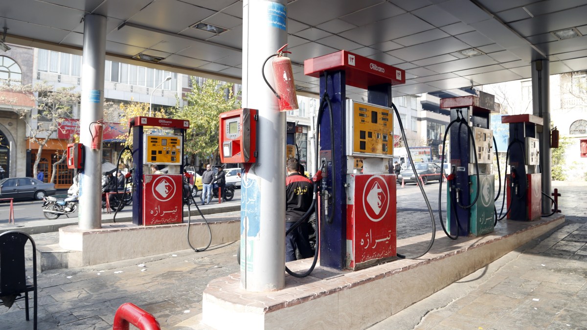 خودروهای ایرانی ۳ برابر میانگین جهانی بنزین مصرف می‌کنند!