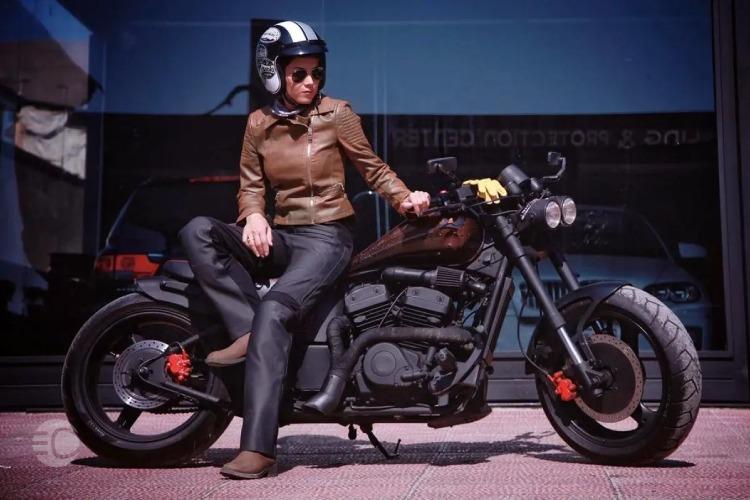 ممنوعیت موتورسواری بانوان