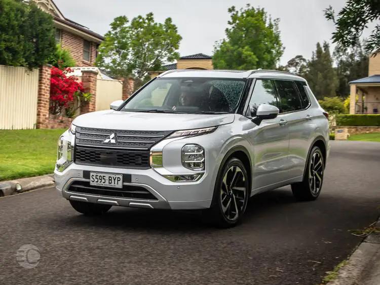 میتسوبیشی اوتلندر 2025