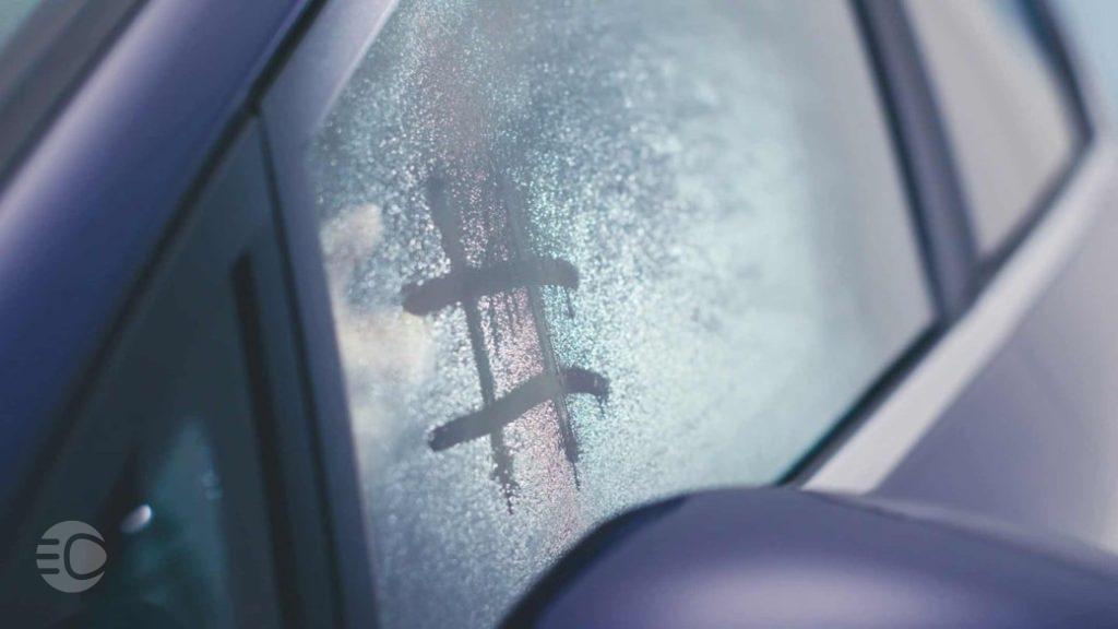 بخار شیشه ماشین در زمستان