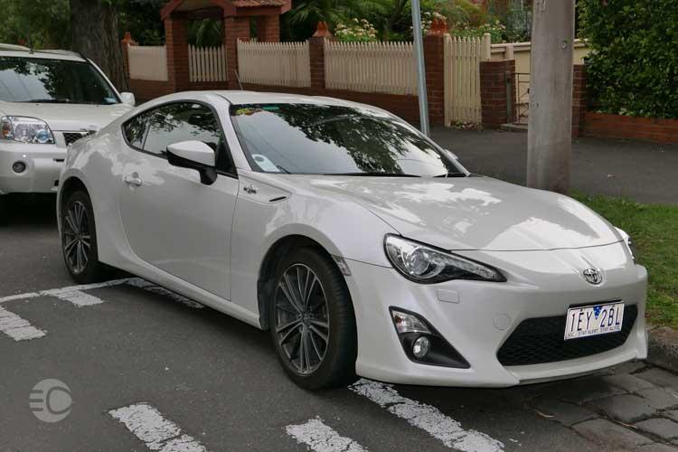 تویوتا GT86 سفید