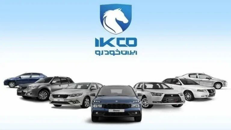 شرایط فروش فوری ایران‌خودرو برای جایگزینی خودروهای فرسوده + جدول شهریور ۱۴۰۵ جدول شرایط فروش فوری ایران‌خودرو شرح خودرو کد کلاس مبلغ قابل پرداخت (ریال) رنگ قابل عرضه موعد تحویل تارا دستی ۳۲۲۱۵ ۲۰,۶۳۲,۹۴۴,۰۰۰ سفید، مشکی ۳۰ روز پس از واریز وجه و ارسال پرونده سورن پلاس با موتور XU7P ۵۸۴۰۴ ۱۷,۲۵۶,۰۶۷,۰۰۰ سفید، مشکی ۳۰ روز پس از واریز وجه و ارسال پرونده پژو ۲۰۷ با موتور TU5P، سقف فلزی و فرمان هیدرولیک ۶۰۴۰۹ ۱۷,۹۲۵,۶۳۳,۰۰۰ سفید، مشکی ۳۰ روز پس از واریز وجه و ارسال پرونده پژو ۲۰۷ با موتور TU5P، سقف فلزی و فرمان برقی ۶۰۴۱۲ ۱۸,۴۷۲,۸۸۶,۰۰۰ سفید، مشکی ۳۰ روز پس از واریز وجه و ارسال پرونده دنا پلاس اتوماتیک با موتور EF7_TC ۷۰۷۱۵ ۲۶,۱۱۷,۷۴۹,۰۰۰ سفید، مشکی ۳۰ روز پس از واریز وجه و ارسال پرونده دنا پلاس دستی با گیربکس ۶ سرعته و موتور EF7P (رینگ آلومینیومی) ۷۰۹۰۷ ۲۱,۷۷۲,۹۹۷,۰۰۰ سفید، مشکی ۳۰ روز پس از واریز وجه و ارسال پرونده دنا پلاس دستی با گیربکس ۶ سرعته و موتور EF7P (رینگ فولادی) ۷۰۹۰۸ ۲۰,۸۲۱,۸۵۸,۰۰۰ سفید، مشکی ۳۰ روز پس از واریز وجه و ارسال پرونده رانا پلاس با موتور TU5P ۶۱۷۰۲ ۱۶,۲۲۲,۹۶۵,۰۰۰ سفید، مشکی ۳۰ روز پس از واریز وجه و ارسال پرونده نکته: مبلغ ۱,۸۰۰,۰۰۰,۰۰۰ ریال ارزش گواهی اسقاط، به‌صورت علی‌الحساب از مبالغ جدول در زمان پرداخت کسر خواهد شد. زمان واریز وجه ایران‌خودرو متقاضیان واجد شرایط از سه‌شنبه ۲۴ شهریور ۱۴۰۵ تا پایان روز یکشنبه ۲۹ شهریور ۱۴۰۵ فرصت دارند مراحل مربوط به این فراخوان و واریز وجه را انجام دهند. همچنین پس از دریافت پیامک فراخوان، متقاضی حداکثر ۵ روز کاری فرصت دارد تا با ورود به سامانه فروش اینترنتی ایران‌خودرو، نسبت به تکمیل وجه اقدام کند. در صورت عدم پرداخت در مهلت تعیین‌شده، اولویت اختصاص‌یافته به متقاضی لغو خواهد شد. شرایط فروش ایران‌خودرو برای خودروهای فرسوده در این طرح، رعایت شرایط زیر الزامی است: هر کد ملی تنها امکان خرید یک دستگاه خودرو را دارد؛ انتقال امتیاز و فروش حواله خودرو ممنوع است؛ شماره تلفن همراه و حساب بانکی باید به نام متقاضی باشد؛ تنها متقاضیان تأییدشده در طرح جایگزینی خودروهای فرسوده که پیامک فراخوان دریافت کرده‌اند، امکان واریز وجه دارند؛ خودرو حداکثر ۳۰ روز پس از تکمیل وجه و ارسال پرونده تحویل داده خواهد شد؛ مبلغ ۱.۸ میلیارد ریال بابت ارزش گواهی اسقاط به‌صورت علی‌الحساب از مبلغ قابل پرداخت کسر می‌شود.